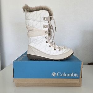 Columbia Women's Heavenly Omni-Heat Snow boots. Color White/beige